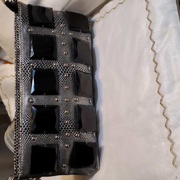 Cache Shoulder Bag - Picture 6 of 16